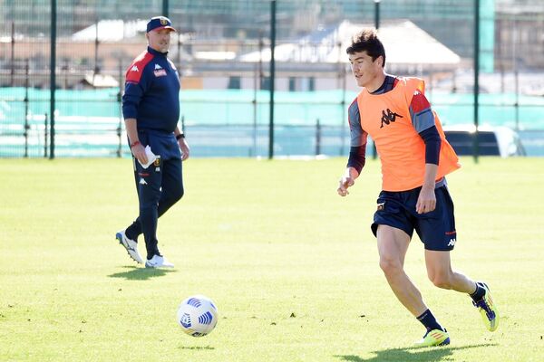 “Шомуродов қани?” - ўзбекистонлик легионер Женоада кўринмай қолди “Шомуродов қани?” - ўзбекистонлик легионер Женоада кўринмай қолди - Sputnik Ўзбекистон