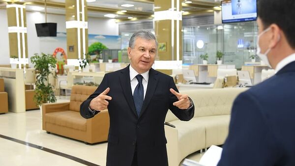 Шавкат Мирзиёев посетил Центр государственных услуг и Технопарк в Карши - Sputnik Ўзбекистон