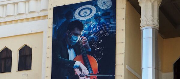 Лечить - это искусство: в Ташкенте появились новые баннеры в поддержку врачей Лечить - это искусство: в Ташкенте появились новые баннеры в поддержку врачей - Sputnik Узбекистан