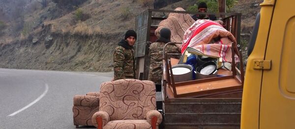 Нагорный Карабах: как Россия помогает беженцам Нагорный Карабах: как Россия помогает беженцам - Sputnik Узбекистан