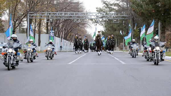 День рождения узбекского флага отметили конным парадом  - Sputnik Ўзбекистон