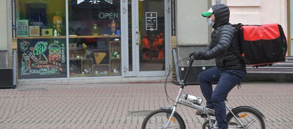 Курьер по доставке еды - Sputnik Узбекистан