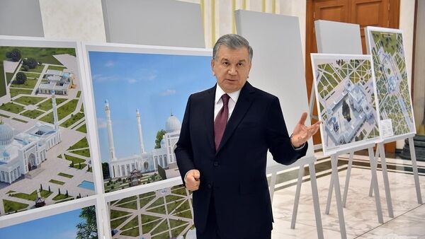 Шавкат Мирзиёев ознакомился с презентацией проектов в сфере строительства - Sputnik Узбекистан