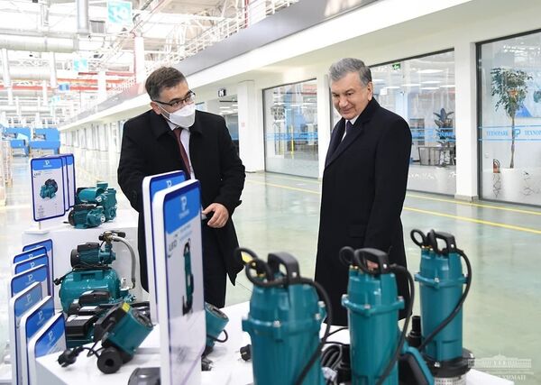 Президент поручил заменить старые лифты в многоквартирных домах - Sputnik Узбекистан