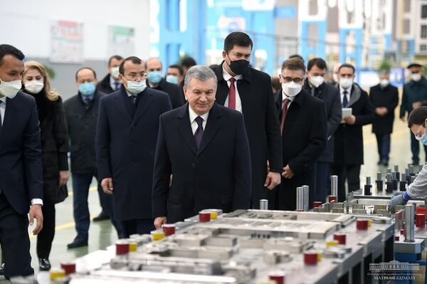 Президент поручил заменить старые лифты в многоквартирных домах - Sputnik Узбекистан