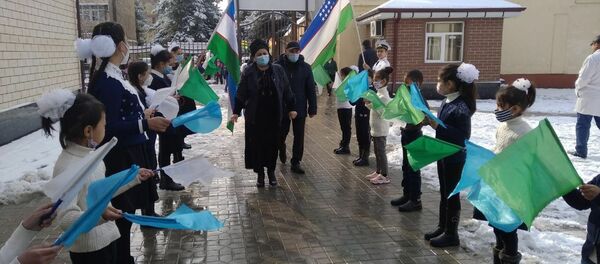 Фотография учеников школы №43 Андижана, которая распространилась по сети - Sputnik Узбекистан