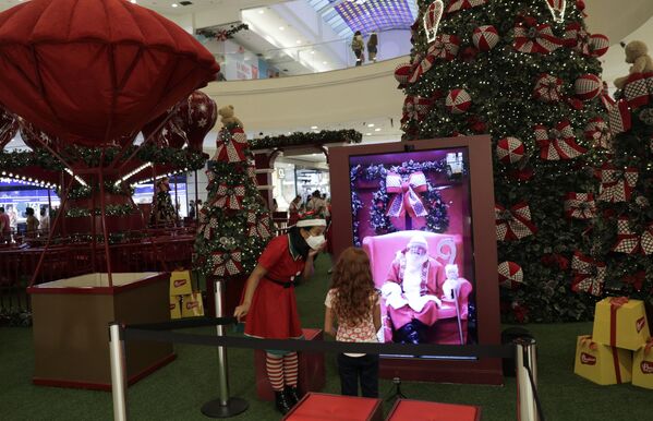 Видео Санта-Клауса в торговом центре в Бразилии - Sputnik Узбекистан