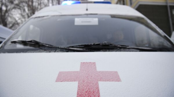 Эмблема Международной организации Красного креста на автомобиле скорой помощи - Sputnik Узбекистан
