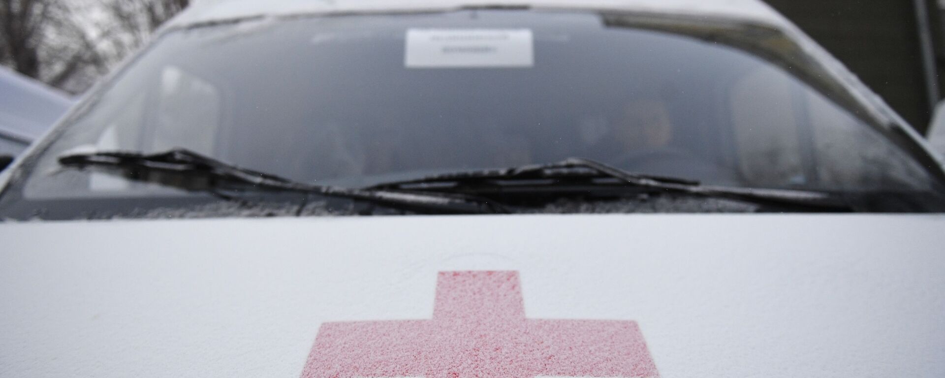 Эмблема Международной организации Красного креста на автомобиле скорой помощи - Sputnik Узбекистан, 1920, 05.04.2021