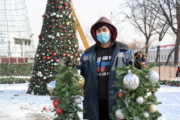 Toshkentda Yangi yil archasini bezatish ishlari boshlab yuborildi - foto - Sputnik O‘zbekiston