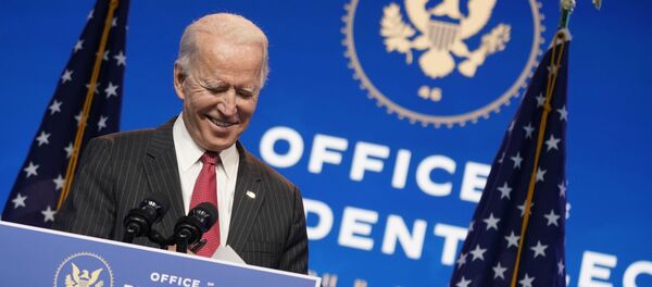 Джо Байден во время выступления в Уилмингтоне, США - Sputnik Узбекистан