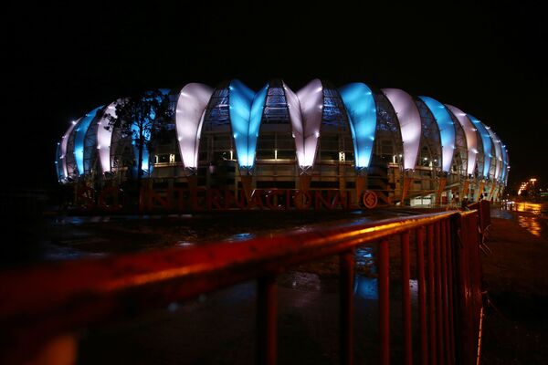 Стадион Бейра Риу в цветах аргентинского флага в знак скорби по Диего Марадоне в Бразилии  - Sputnik Узбекистан