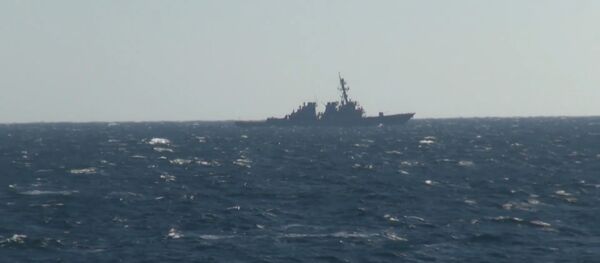 Россия ҳарбий денгизчилари АҚШ кемасини тўхтатишди: ҳаммаси қандай бўлган эди? - Sputnik Ўзбекистон