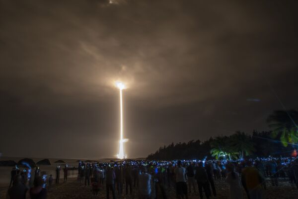 Long March-5 Y5 raketasi, Venchan kosmodromida uchmoqda, Xitoy. - Sputnik O‘zbekiston