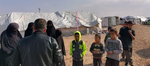 Узбекистан продолжает работать над возвращением своих граждан из Сирии Узбекистан продолжает работать над возвращением своих граждан из Сирии - Sputnik Узбекистан