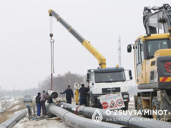 Сардобага илк бор марказлашган ичимлик суви олиб келинди Сардобага илк бор марказлашган ичимлик суви олиб келинди - Sputnik Ўзбекистон