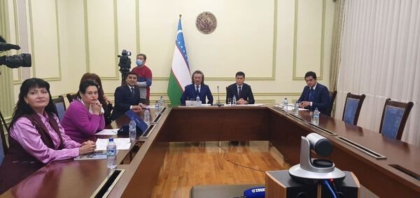 Звезда Востока: Фаррух Закиров удостоен премии СНГ - Sputnik Узбекистан