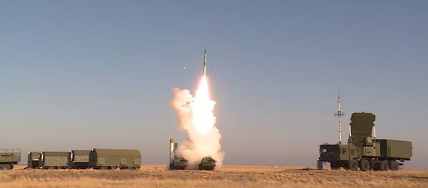 С-400 “Триумф” в действии - эффектные кадры испытаний от Минобороны России - YouTube - Sputnik Узбекистан