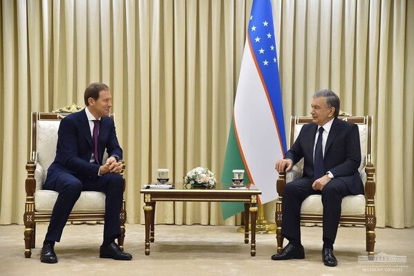 Президент Узбекистана Шавкат Мирзиёев принял главу Минпромторга РФ Дениса Мантурова - Sputnik Узбекистан