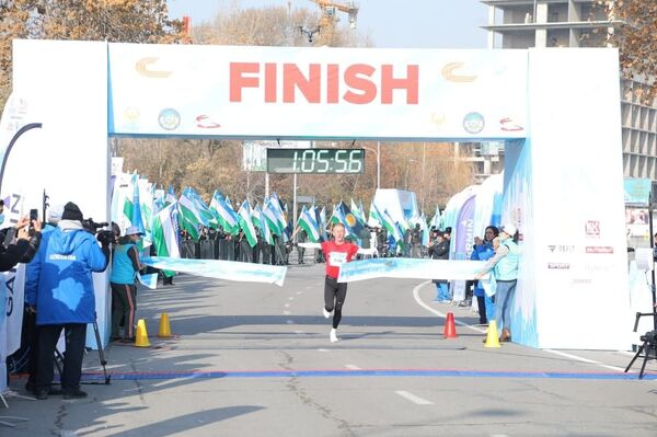 Toshkent II Xalqaro marafoni g‘oliblari ma’lum bo‘ldi - Sputnik O‘zbekiston