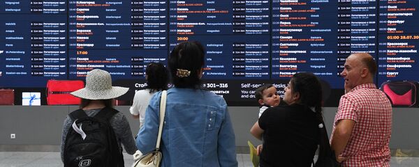 Пассажиры в аэропорту Шереметьево - Sputnik Узбекистан