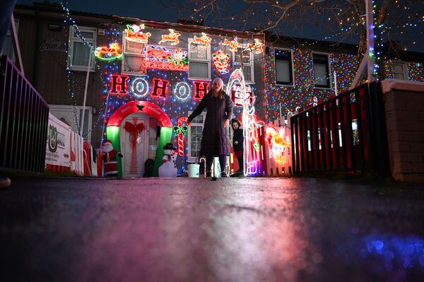 Дом в рождественских декорациях в Дублине  - Sputnik Узбекистан