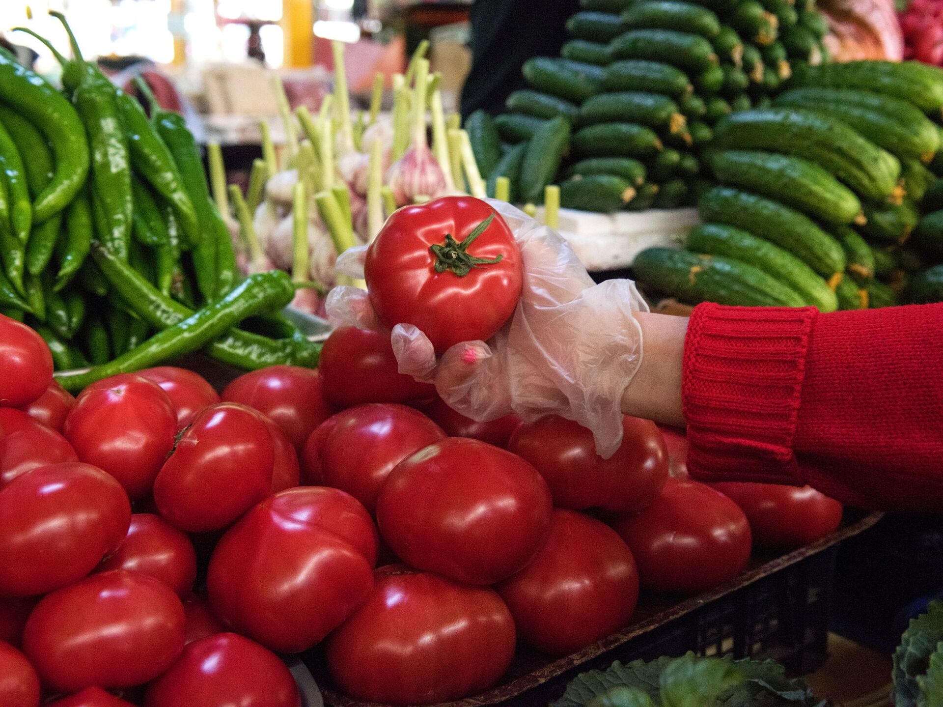 Купить овощи ростов. Овощи на рынке. Базар с помидорами. Помидоры на рынке. Азербайджанские помидоры.