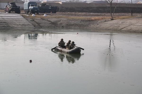 Военные в Узбекистане осваивают новую российскую технику – Минобороны - Sputnik Узбекистан