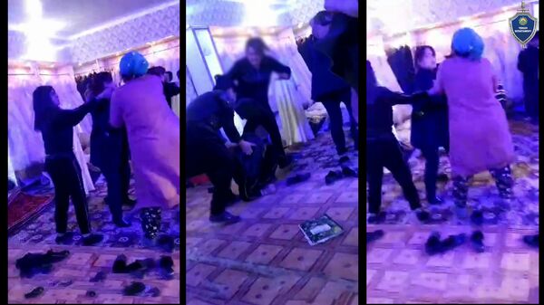 Били ногами: сотрудницы двух салонов красоты в Сурхандарье устроили драку - Sputnik Узбекистан