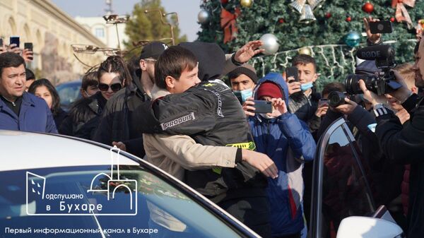 Моргенштерн вручил белоснежный Mercedes парню из Бухары - как это было - Sputnik Узбекистан