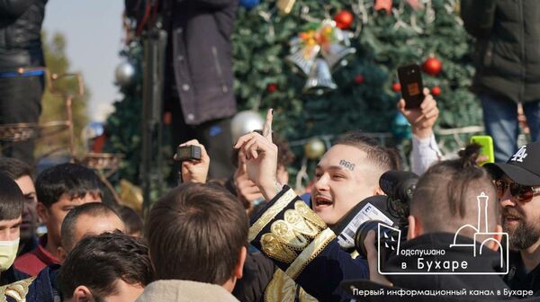 Моргенштерн вручил белоснежный Mercedes парню из Бухары - как это было - Sputnik Узбекистан