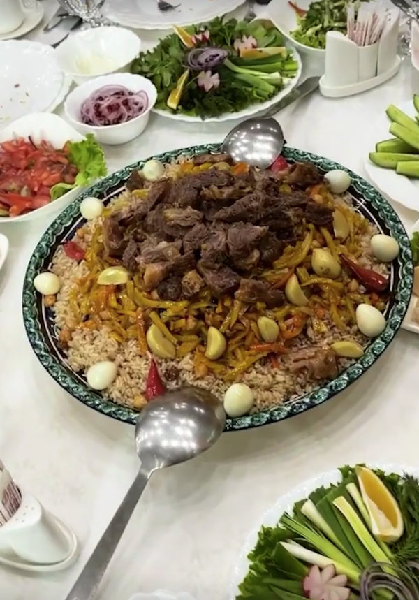 Моргенштерн вручил белоснежный Mercedes парню из Бухары - как это было - Sputnik Узбекистан