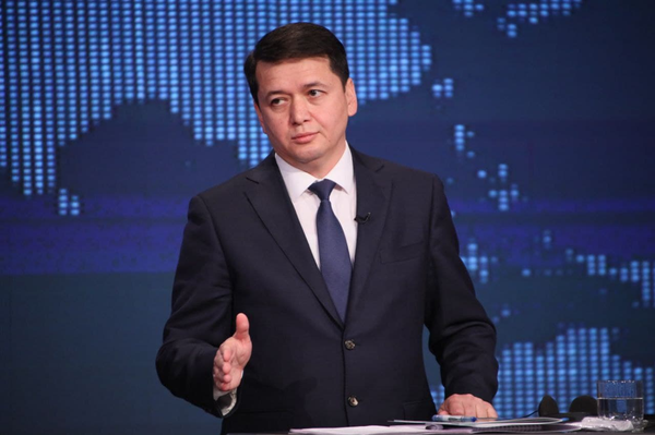 Улугбек Мухаммадиев: не нужно бегать с кипой бумаг, когда есть ЦГУ Улугбек Мухаммадиев: не нужно бегать с кипой бумаг, когда есть ЦГУ - Sputnik Узбекистан