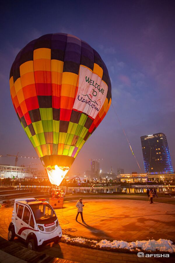 В Tashkent City теперь можно полетать на воздушном шаре В Tashkent City теперь можно полетать на воздушном шаре - Sputnik Узбекистан