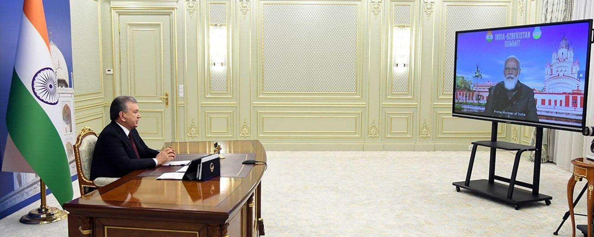 Президент Республики Узбекистан Шавкат Мирзиёев провел встречу с Премьер-министром Республики Индия Нарендрой Моди в формате видеоконференции - Sputnik Узбекистан, 1920, 11.12.2020