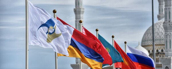 Флаги государств-членов Евразийского экономического союза - Sputnik Ўзбекистон