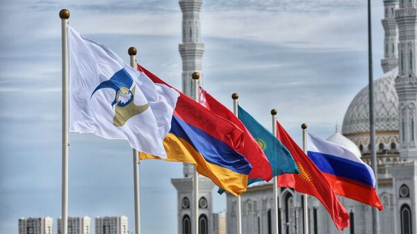 Флаги государств-членов Евразийского экономического союза - Sputnik Ўзбекистон