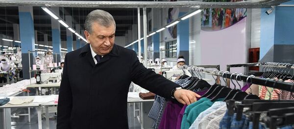 Мирзиёев посетил текстильную фабрику в технопарке Ургенч Мирзиёев посетил текстильную фабрику в технопарке Ургенч - Sputnik Узбекистан