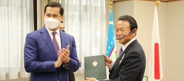 Церемония награждения Таро Асо орденом Дустлик Церемония награждения Таро Асо орденом Дустлик - Sputnik Узбекистан