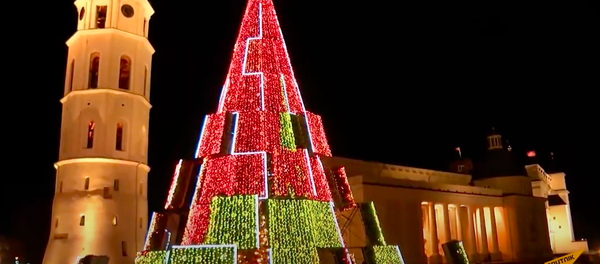 Елку в Вильнюсе признали самой красивой в Европе Елку в Вильнюсе признали самой красивой в Европе - Sputnik Узбекистан