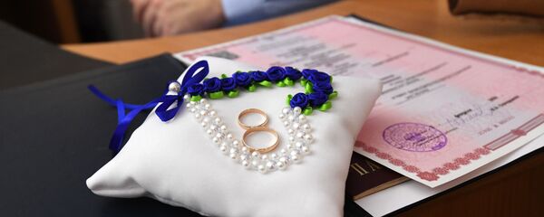 Обручальные кольца молодоженов - Sputnik Узбекистан