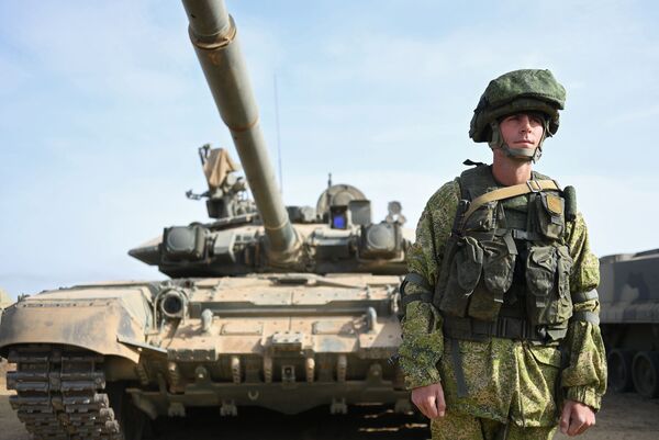 Чертовски хороший танк: National Interest высоко оценил российский Т-90 Чертовски хороший танк: National Interest высоко оценил российский Т-90 - Sputnik Узбекистан