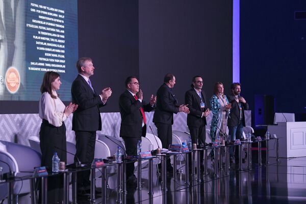 Завеса тайны: Пельш рассказал, какой фильм снимут в РУз эксперты из России - Sputnik Узбекистан