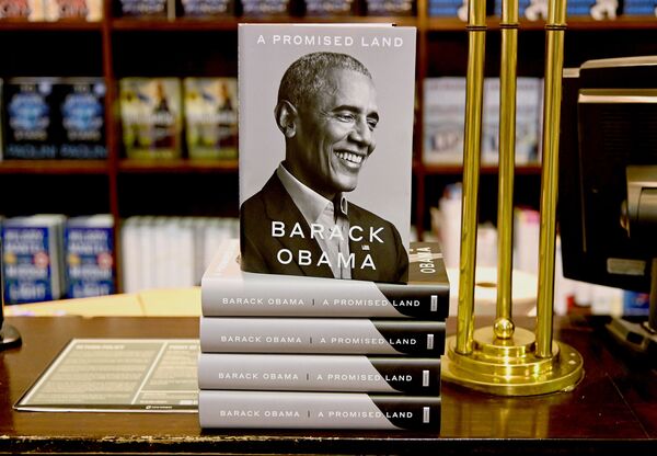 Что смотрел Барак Обама в 2020 году? Экс-президент назвал свои любимые сериалы - Sputnik Узбекистан