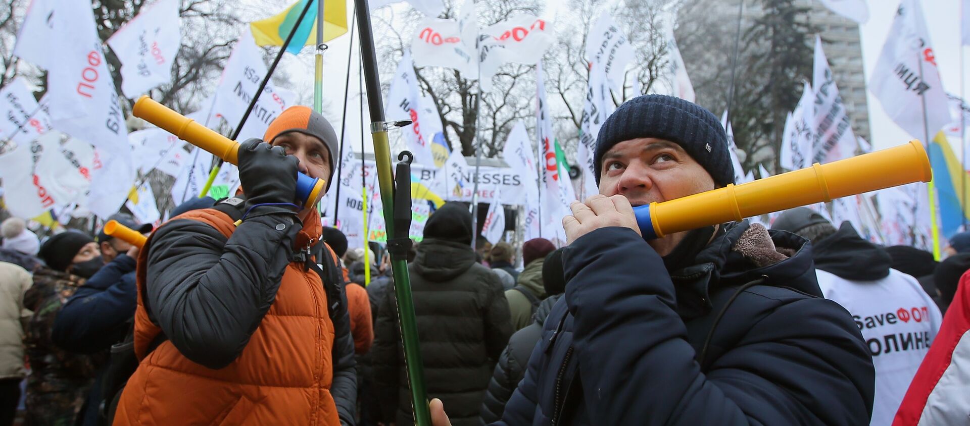 Участники митинга у здания Верховной рады Украины - Sputnik Узбекистан, 1920, 17.12.2020