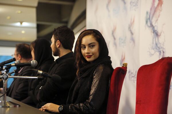 Иранская актриса Тарлан Парванех на кинофестивале Fajr  - Sputnik Ўзбекистон