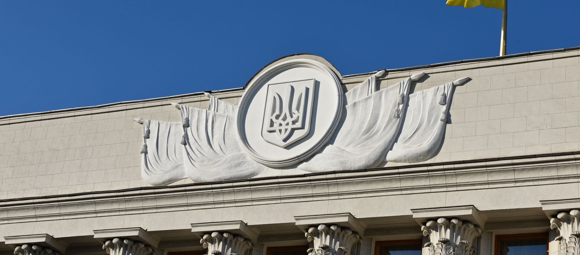 Фрагмент здания Верховной рады Украины в Киеве - Sputnik Узбекистан, 1920, 21.12.2020