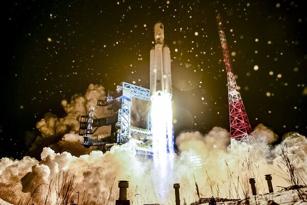 Испытательный пуск тяжелой ракеты-носителя Ангара-А5 с космодрома Плесецк. - Sputnik Узбекистан
