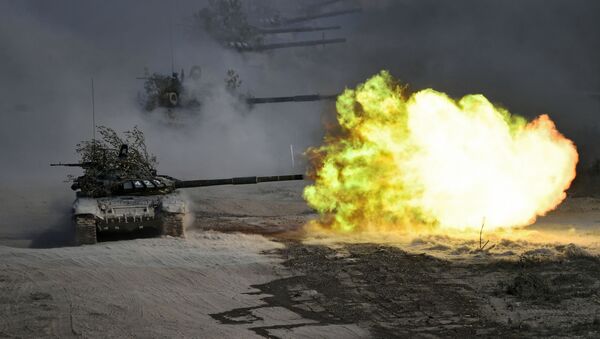 Tanki T-72 vo vremya komandno-shtabnix ucheniy Kavkaz-2020 na poligone Rayevskiy v Novorossiyske - Sputnik O‘zbekiston