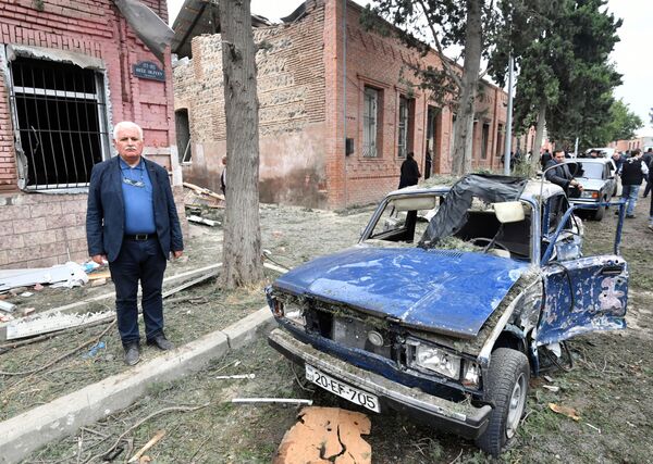Последствия обстрела города Гянджа.  - Sputnik Узбекистан